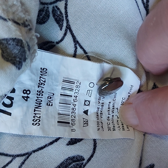 Long sleeve maxi dress,beige with black flowers - Picture 9 of 9